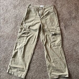 3/20$ Universal Thread Women’s Khaki Cargo Pants Wide Leg